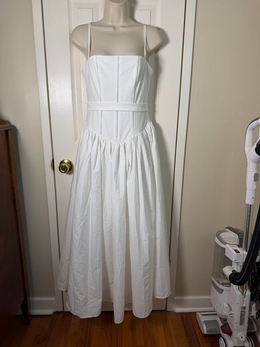Commense Women's White Sundress NWT Medium Fit Flare Spaghetti Strap Stretch NEW